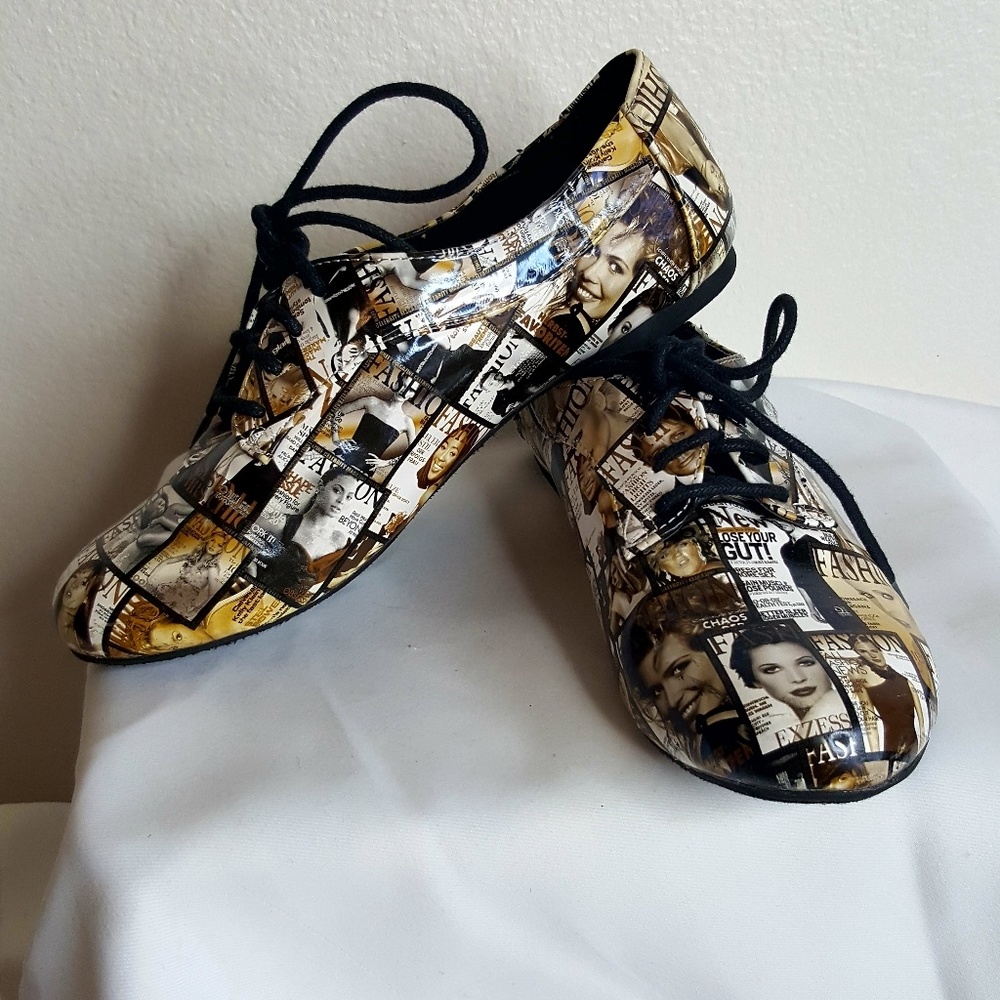 Calli fashion mag print lace up shoes size 7